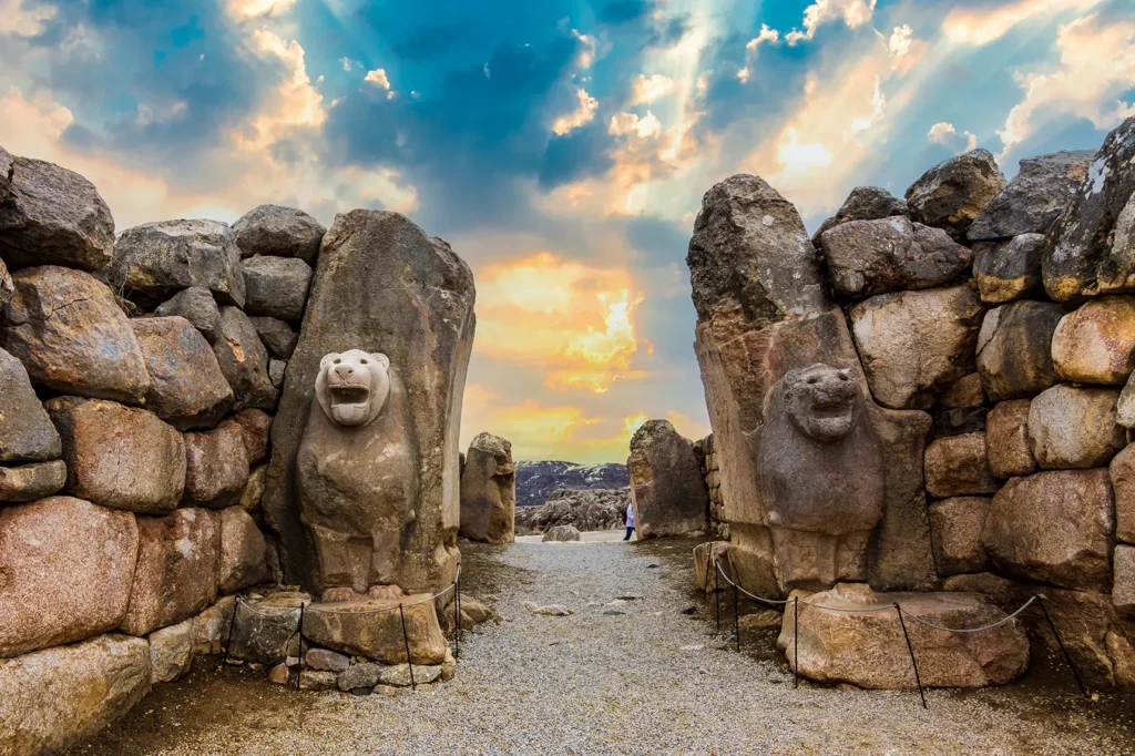1664543817406-hattusa-hitit-corum-shutterstock-1972526108-the-lion-gate-of-the-hattusa-that-is-the-capital-of-the-hittite-civilization-corum-1-1024×682